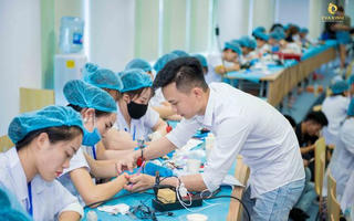 Vì sao học nghề làm đẹp thu hút nhiều bạn trẻ? 