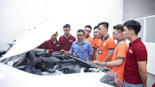 Vì sao ngành công nghệ ô tô thu hút nhiều người trẻ? 