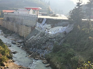 SaPa: Cửa hàng xăng dầu số 5 Hải Yến xảy ra hiện tượng sụt lún nghiêm trọng