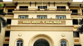 Hiệu trưởng Đại học Y Hà Nội bị tố tán tỉnh, cưỡng ép nữ sinh viên