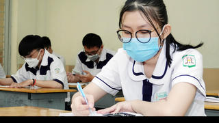 Gia hạn thêm 3 tuổi so với tuổi quy định đối với học sinh Việt Nam ở nước ngoài về nước xin học