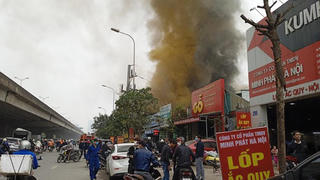 Cháy lớn quán gà ở Hà Nội