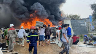 Cháy lớn tại ở Cụm công nghiệp Bình Định 