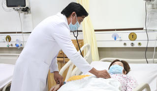 Nữ bệnh nhân bị vỡ gan vì dùng dây đai nịt bụng giảm cân