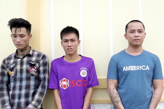 Bắt 3 đối tượng say rượu đập phá xe ô tô 