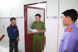 Bắt đối tượng cho vay lãi nặng 300%/năm tại Trà Vinh
