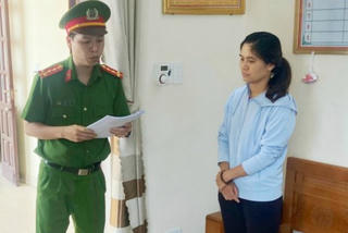 Công an Hà Tĩnh tìm bị hại của người phụ nữ lừa mua vé máy bay giá rẻ