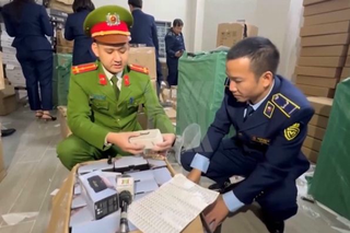 Phát hiện kho loa đài, đồng hồ nhập lậu trị giá 4,3 tỷ đồng tại Hà Nội