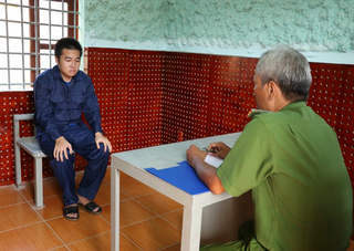 Đâm thủng bụng người nhắn tin chọc bạn gái, thanh niên bị khởi tố tội giết người