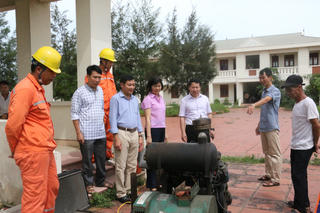 Đảo Cô Tô dùng máy phát điện phục vụ 71 thí sinh tham gia thi THPT 