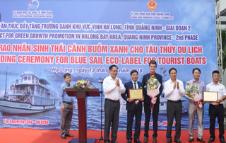 Đạt 29 tiêu chí, 2 tàu du lịch trên Vịnh Hạ Long được trao nhãn “Cánh buồm xanh”