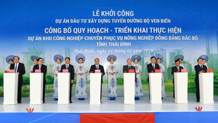 Thủ tướng bấm nút động thổ xây dựng đường bộ ven biển Thái Bình