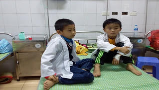 Tin mới nhất vụ hơn 40 học sinh nhập viện vì ăn bột thông bồn cầu