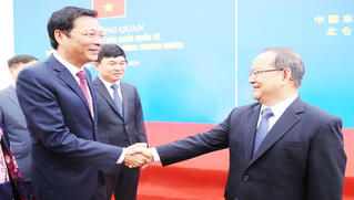 Thông quan cầu Bắc Luân II nối TP Móng Cái với TP Đông Hưng, Trung Quốc