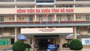 Bắt quả tang 5 cán bộ, nhân viên bệnh viện chia tiền 'khám chui'