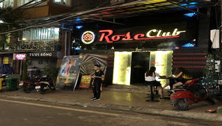 Hải Phòng:  “Sốc” với “quảng cáo” của Rose Club về “combo rượu ngon, gái đẹp, bóng cười phê ngất người“