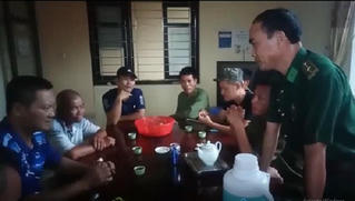 Cứu 6 ngư dân mắc kẹt trên biển do bão số 2
