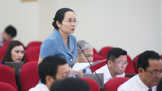 Quản lý du khách, người nước ngoài lưu trú làm 'nóng' phiên chất vấn tại Quảng Ninh