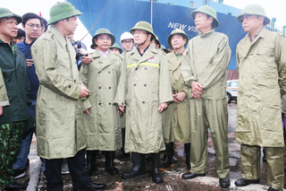 Phó Thủ tướng Trịnh Đình Dũng kiểm tra công tác phòng, chống bão số 3 tại Quảng Ninh