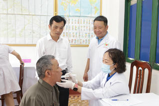 Bệnh viện Hữu nghị Việt Nam – Cu Ba khám và phát thuốc miễn phí cho hơn 200 gia đình chính sách tại tỉnh Quảng Trị