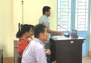 Lĩnh án vì dùng hung khí tấn công người khác do mâu thuẫn đất đai