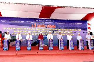 Phó Thủ tướng thường trực Nguyễn Hoà Bình dự Lễ khởi công cầu Ba Lai 8 tại Bến Tre