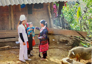 Đầu tư phát triển y tế cơ sở vùng đồng bào dân tộc thiểu số