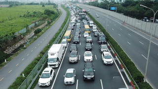 Phương tiện đổ về sau kỳ nghỉ lễ cao tốc Pháp Vân - Cầu Giẽ ùn ứ kéo dài
