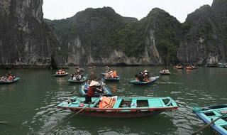 Một nữ du khách nước ngoài tử vong do lật đò trên vịnh Hạ Long