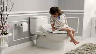 Vì sao bồn cầu thường có màu trắng muốt dù rất dễ bẩn?