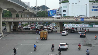 Đường quận Cầu Giấy tấp nập sau ngày Hà Nội gỡ chốt phân vùng