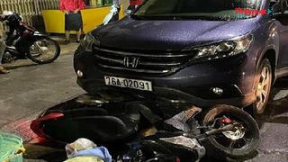 Người phụ nữ lái ô tô kéo lê xe máy chở sản phụ, nạn nhân phải mổ cấp cứu