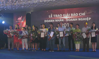 Trao giải chương trình Doanh nhân – Người truyền lửa