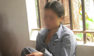 Sợ chồng tiêu hoang, vợ dựng hiện trường giả  trộm tiền