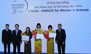 Trao “Giải thưởng Khoa học L'Oréal - UNESCO Vì sự phát triển phụ nữ trong khoa học”