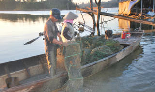Những phận đời mưu sinh trên dòng Sê San