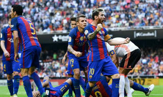 Ngược dòng ngoạn mục, Barca vào tứ kết Champions League 