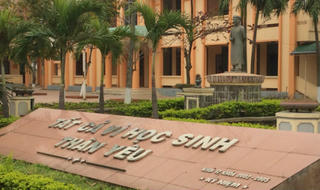 28 năm thành lập ngôi trường trung học ở “Thành phố hoa hồng”