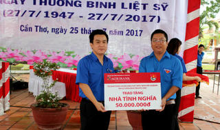 Agribank Tây Nam Bộ trao nhà tình nghĩa, tặng quà cho mẹ Việt Nam anh hùng