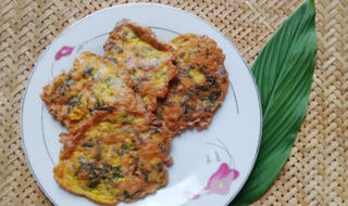 Lạ miệng trứng cá chiên lá lốt