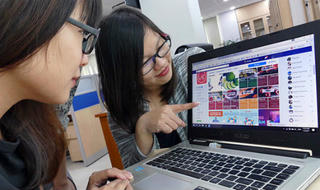 Khi dân công sở bán hàng qua mạng kiếm thêm thu nhập