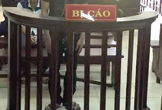 Mắc án giao cấu với trẻ em, ông bố trẻ lĩnh án 3 năm tù