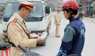 Nhìn lại các vụ chống đối CSGT: Cần một “liều thuốc” đặc trị