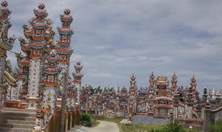 Mưu sinh trong nghĩa địa