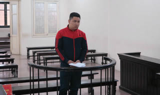 Tài xế “bỗng nhiên” nổi lòng tham, trộm ví của tùy viên Đại sứ quán