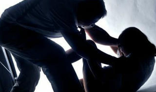 Mẹ đơn thân dàn cảnh bị hàng xóm hiếp dâm và kết cục không ngờ