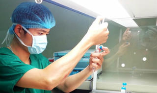 Hạnh phúc mỉm cười với người đàn ông từng 3 lần định nhảy sông tự tử 