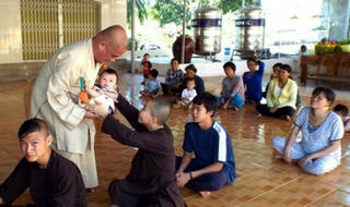 'Mái nhà' cổ tích của hàng trăm trẻ mồ côi ở Khánh Hòa