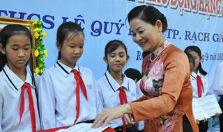 Bà Trần Thị Hương – Phó Chủ tịch Hội Liên hiệp Phụ nữ Việt Nam: Tăng cường bảo đảm thi hành án sau ly hôn để trẻ em không còn bị bạo hành
