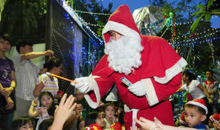 'Ông già Noel xấu xí' có tái hiên trong Giáng sinh 2017?